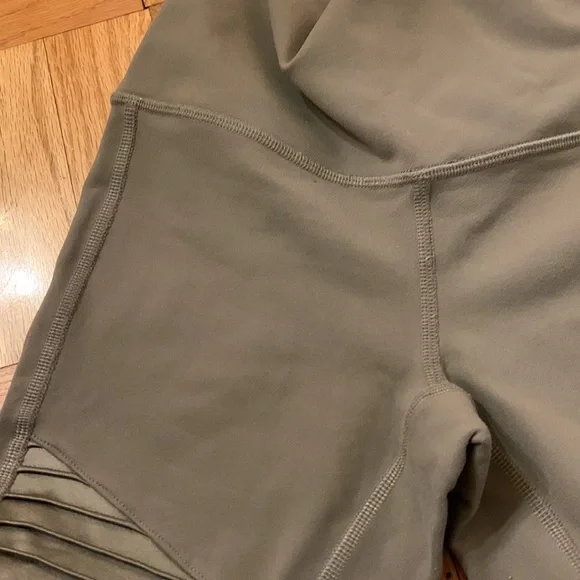 ALO Yoga Olive Green Leggings - Picture 7 of 10